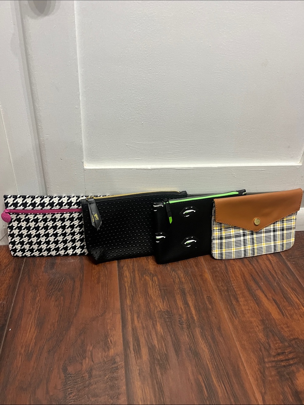 ipsy Black with Pink, Green and Brown Set